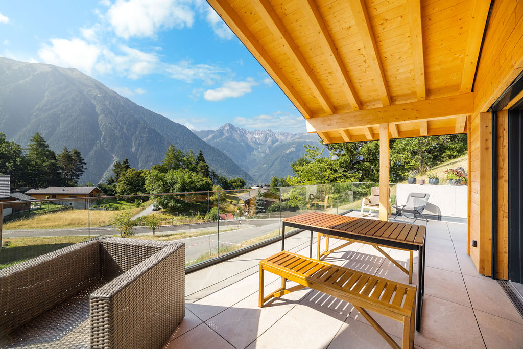 Terrasse du chalet réalisé à Chemin-Dessus.